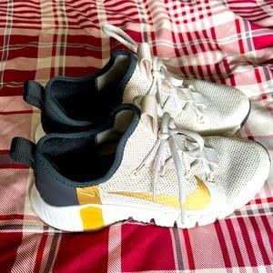 Nike Women’s Free Metcon 3 Gold and Black size 10 - Excellent Condition!